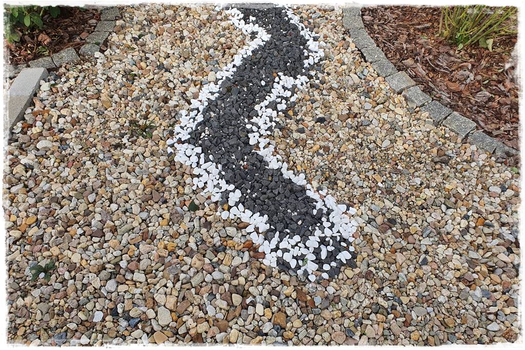 Jak wysypać kamienie w ogrodzie 4e