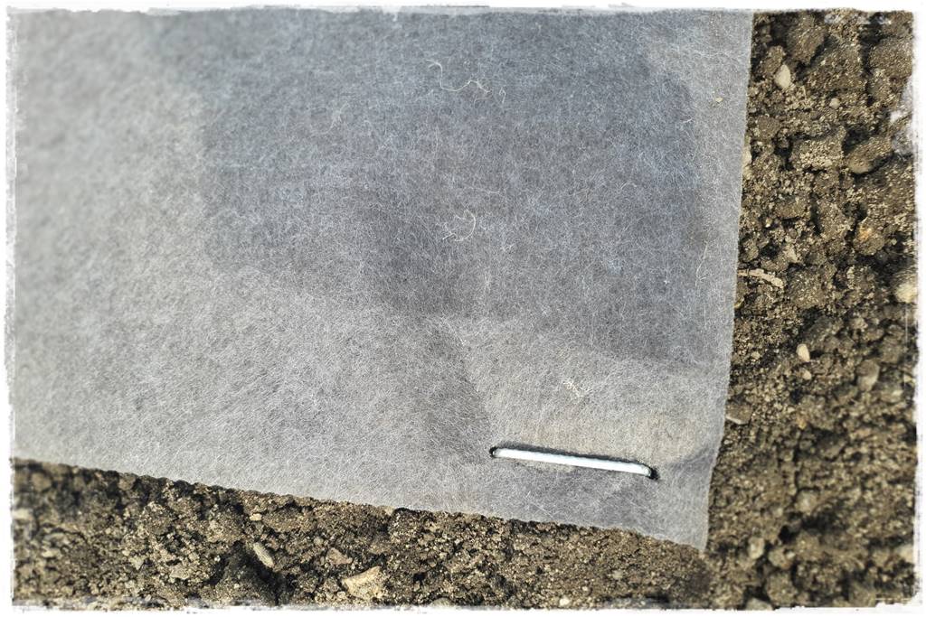 Biowłóknina ściółkująca 32