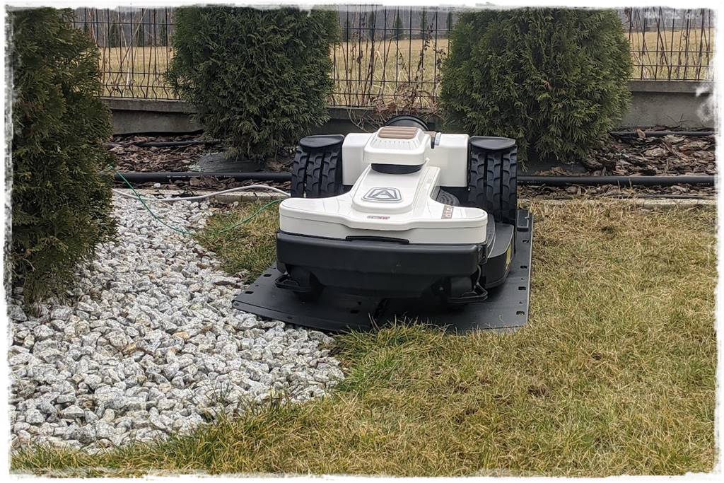 roboty koszące GPS RTK 22 roboty koszące GPS RTK 22