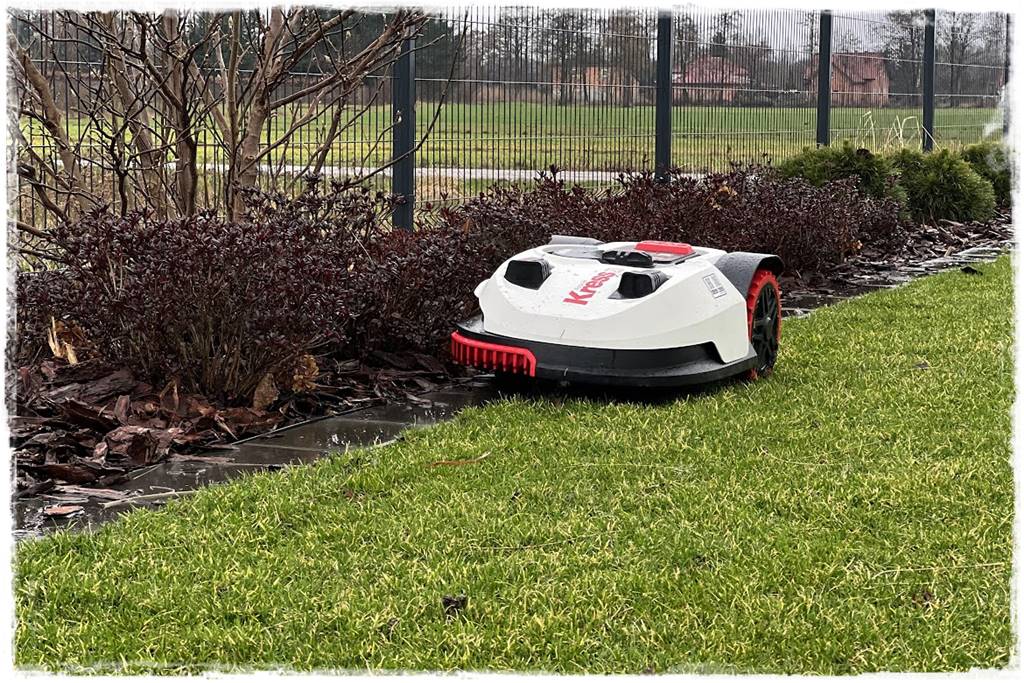 roboty koszące GPS RTK 3 roboty koszące GPS RTK 3