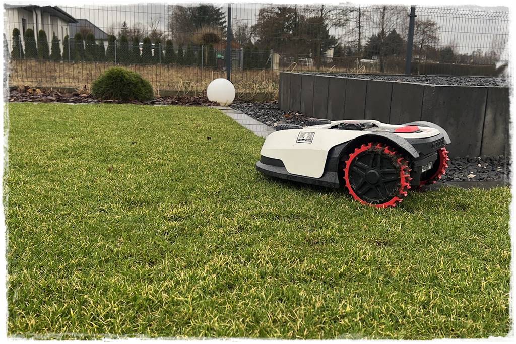 roboty koszące GPS RTK 34 roboty koszące GPS RTK 34