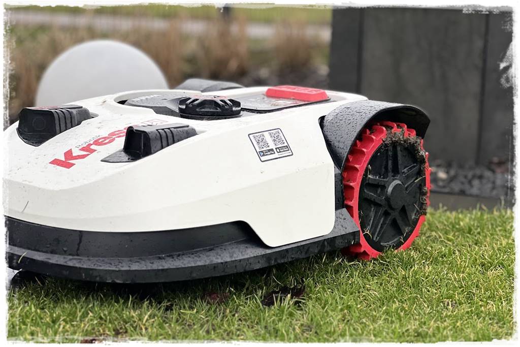 roboty koszące GPS RTK 36 roboty koszące GPS RTK 36