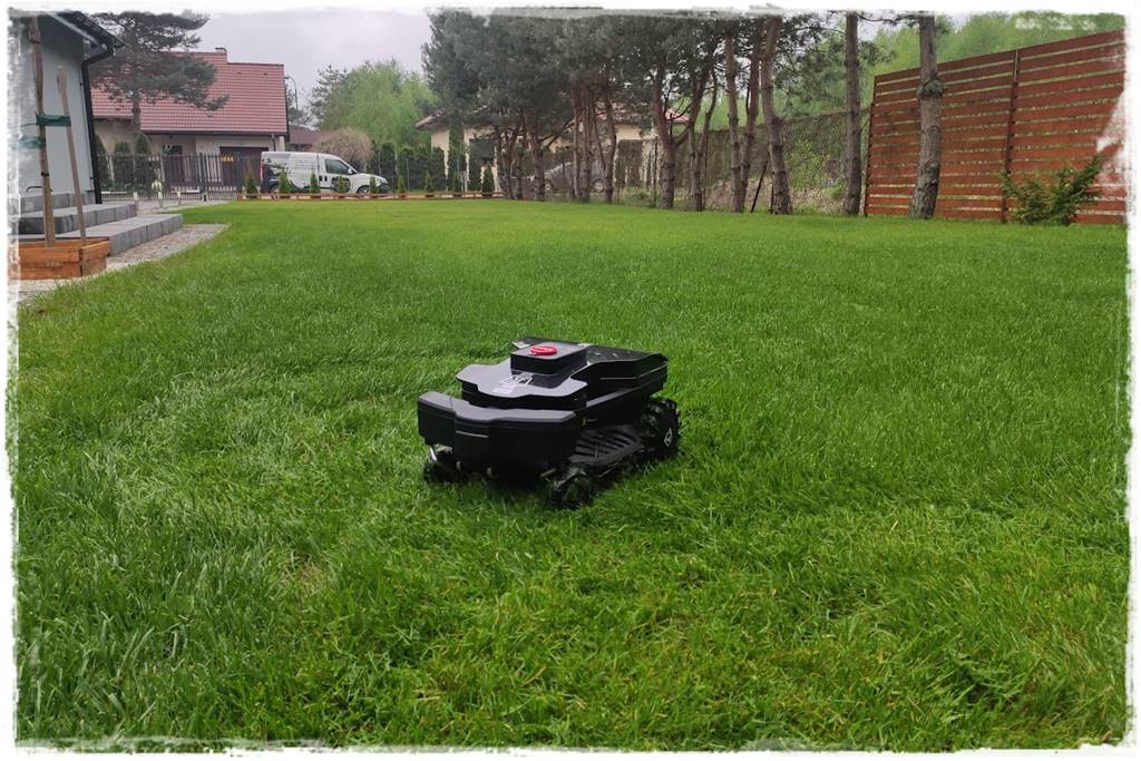 roboty koszące GPS RTK 4 roboty koszące GPS RTK 4