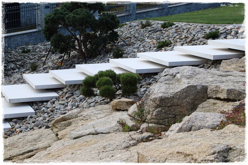 Lewitujące schody 24 Lewitujące schody 24