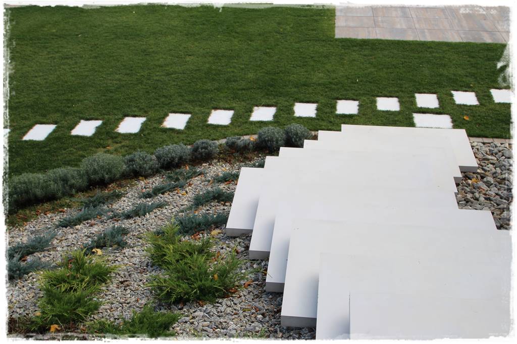 Lewitujące schody 323 Lewitujące schody 323