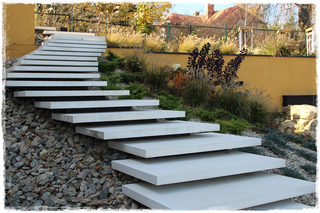 Lewitujące schody 327 Lewitujące schody 327