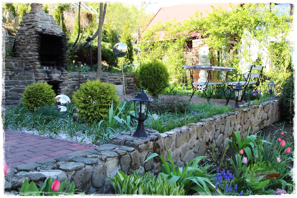 ogród na skarpie 306