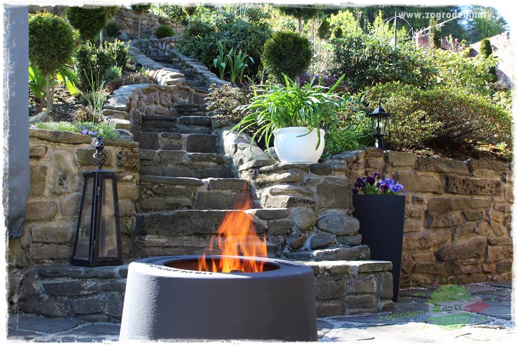 ogród na skarpie 313