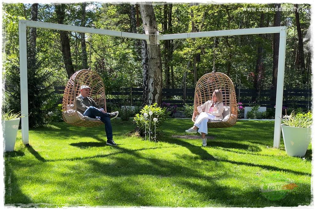 Ogród pod drzewami 16