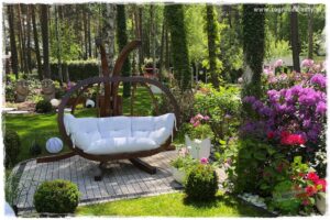 Ogród pod drzewami 1a