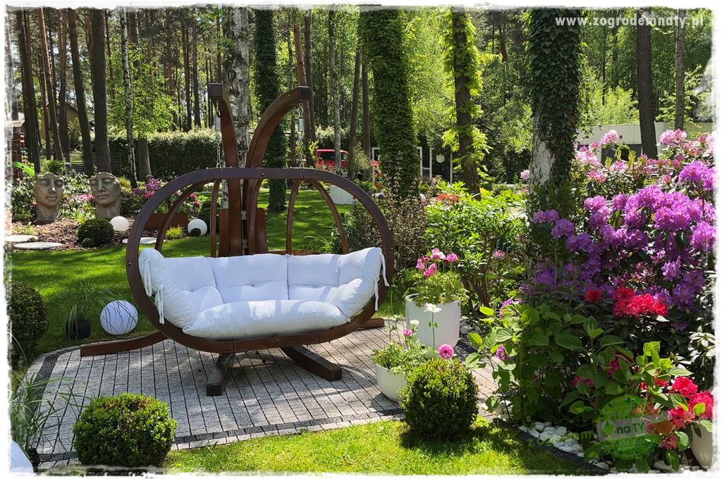 Ogród pod drzewami 1a