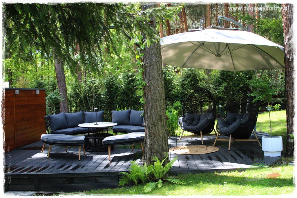 Ogród pod drzewami 26