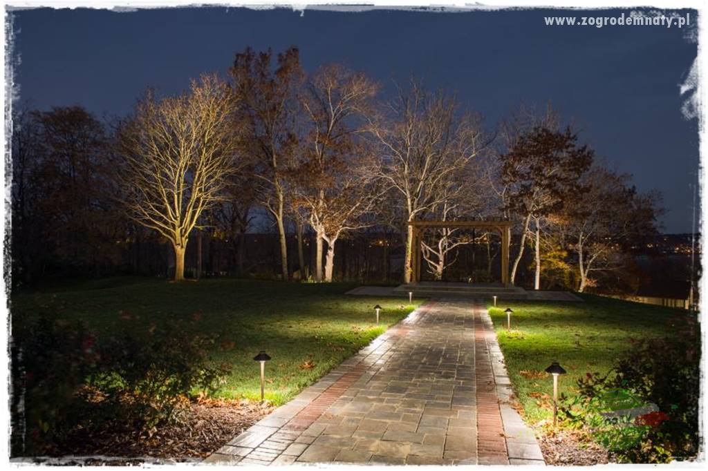 Nowoczesne oświetlenie ogrodu 11