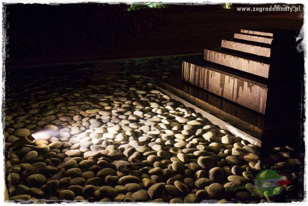 Nowoczesne oświetlenie ogrodu 12