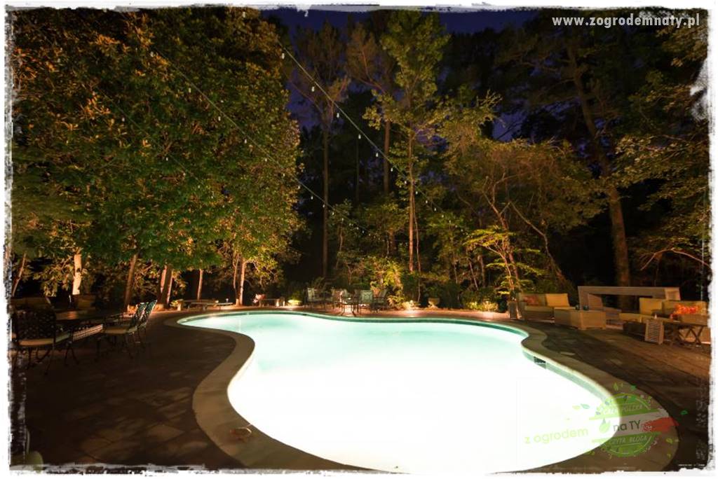 Nowoczesne oświetlenie ogrodu 53